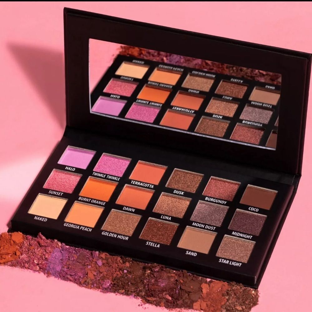 NIB 53.00 KAB Cosmetics Day + Night Palette 18 Shades With Mirror